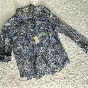 NWT. Van Heusen button down shirt. Size XL.